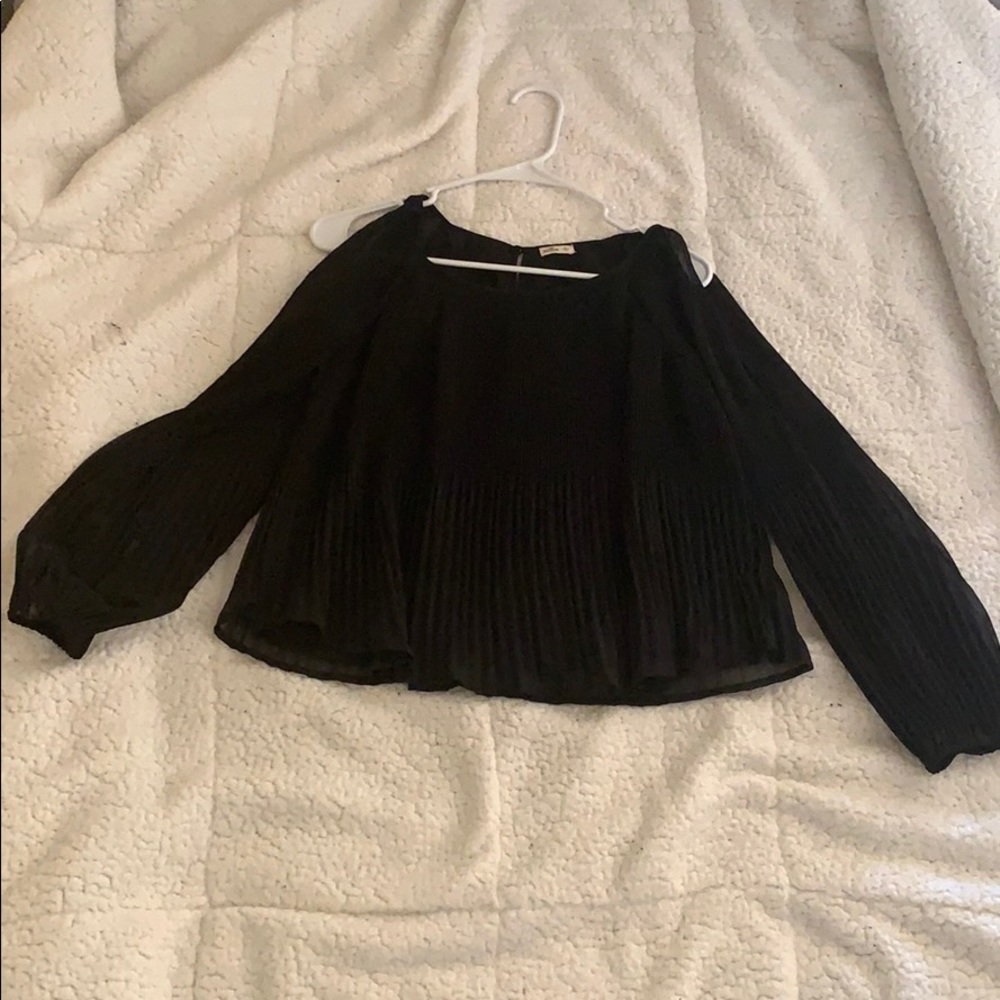Black hollister top